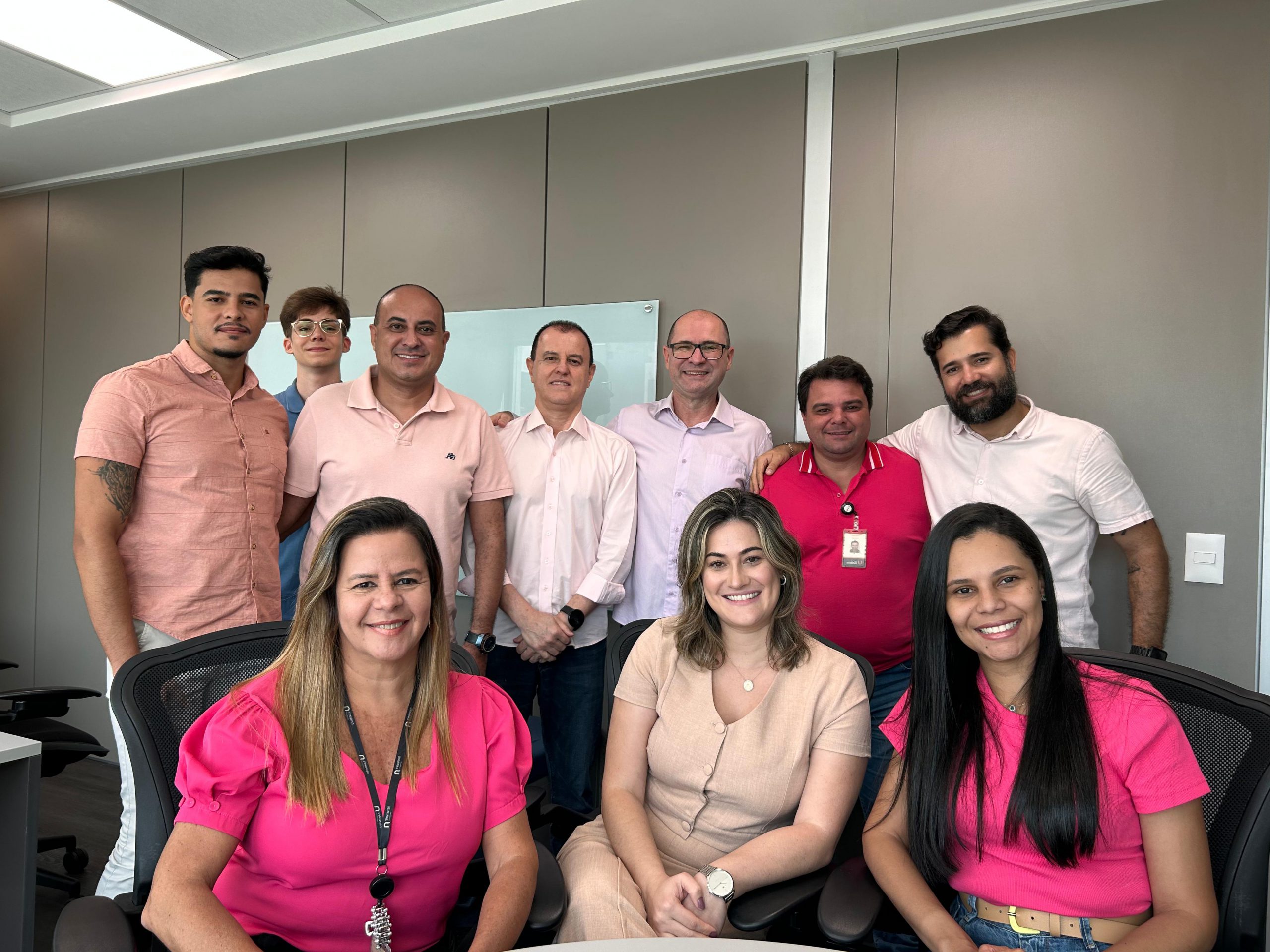 Outubro Rosa: colaboradores vestem rosa em apoio à campanha!